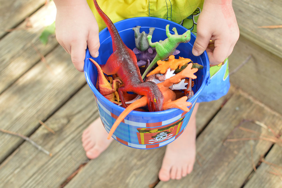 Backyard activities for toddlers to keep them entertained this summer! 