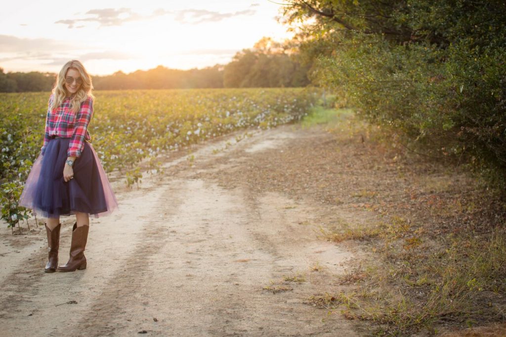 Photo shoot in tulle skirt and flannel, family photos- The Samantha Show