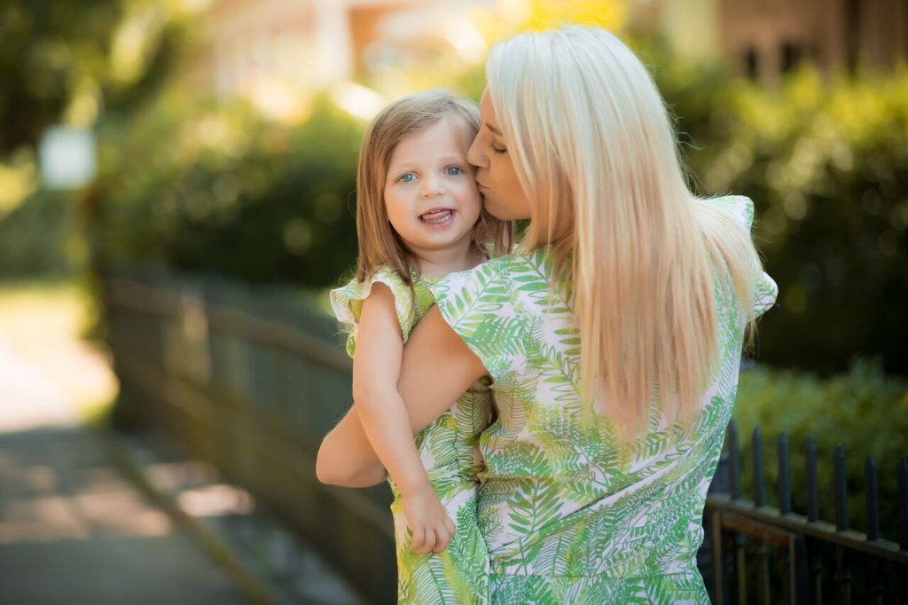 Mommy and me fashion; where do you buy  matching pieces? How do you find things that work for adults and kids? I've got you covered! Click through to see more mommy and me fashion ideas and fun activities. 