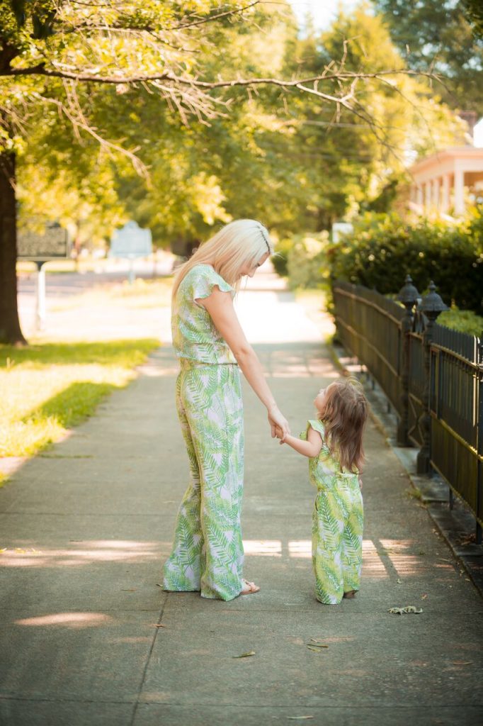 Mommy and me fashion; where do you buy  matching pieces? How do you find things that work for adults and kids? I've got you covered! Click through to see more mommy and me fashion ideas. 