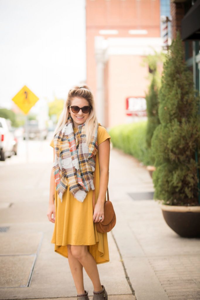 Life and style blogger, The Samantha Show, styles a Carly from Lularoe a few different ways. Check out this fall vibin' outfit!