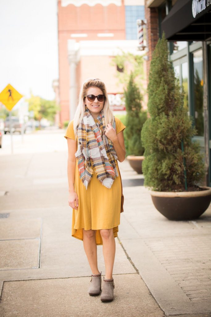 Life and style blogger, The Samantha Show, styles a Carly from Lularoe a few different ways. Check out this fall vibin' outfit!