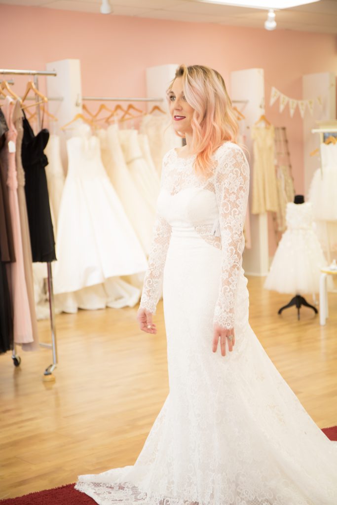 Life and style blogger, the Samantha Show sits down with the owners of Uptown Gowns and am sharing tips for finding the perfect wedding dress!