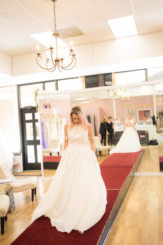 Life and style blogger, the Samantha Show sits down with the owners of Uptown Gowns and am sharing tips for finding the perfect wedding dress!