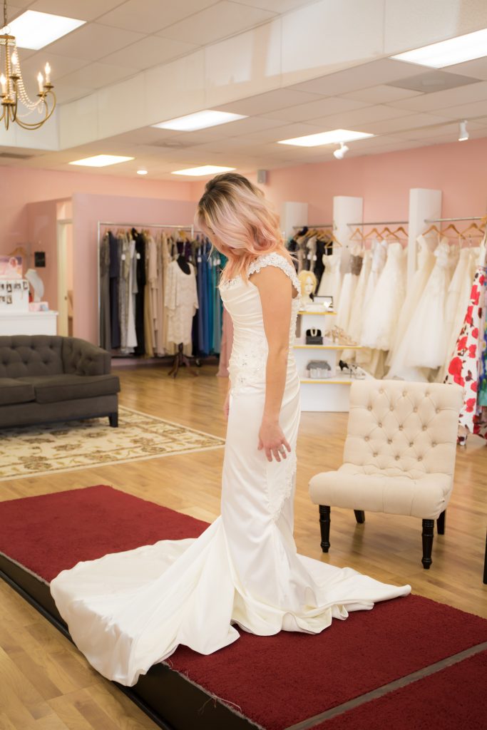 Life and style blogger, the Samantha Show sits down with the owners of Uptown Gowns and am sharing tips for finding the perfect wedding dress!