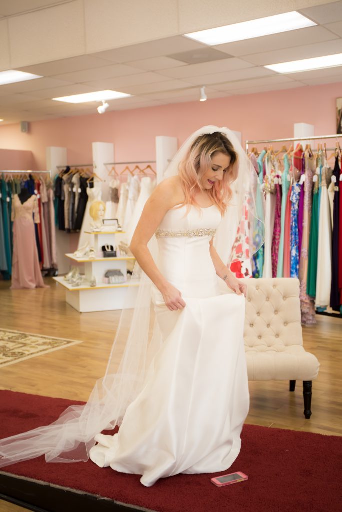 Life and style blogger, the Samantha Show sits down with the owners of Uptown Gowns and am sharing tips for finding the perfect wedding dress!