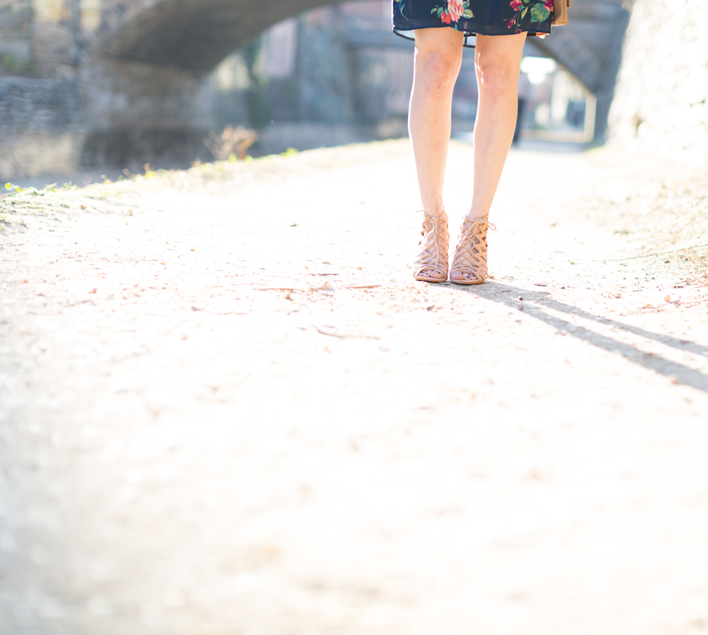 Florals + Blush spring sandals are the perfect combination for the ultimate spring look. 