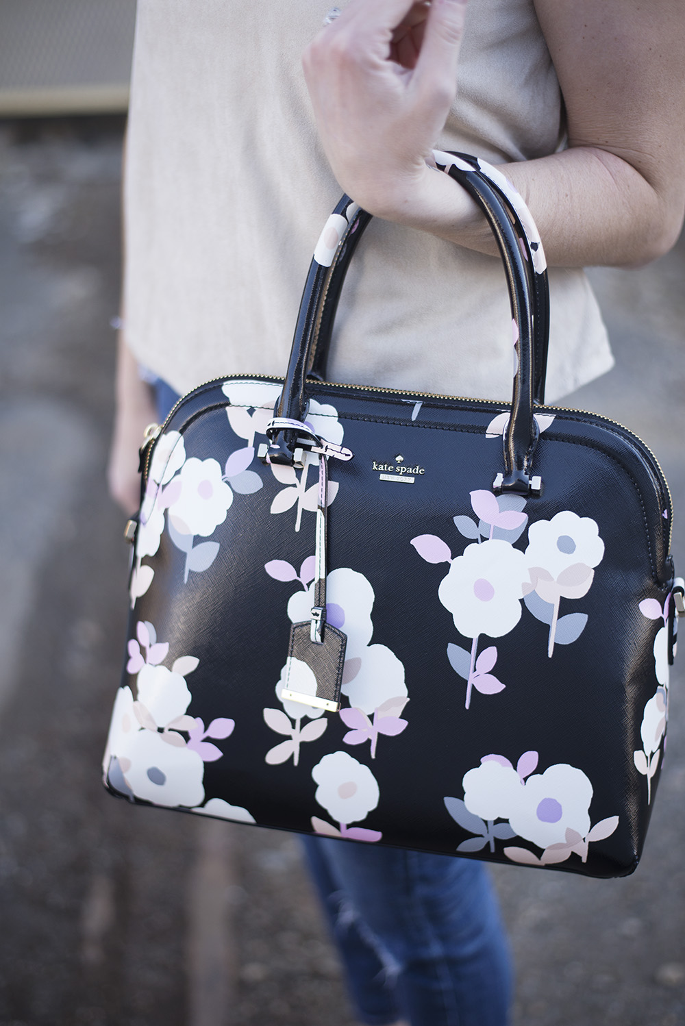 Looking for ways to incorporate florals into your spring wardrobe? Try these different tips! 