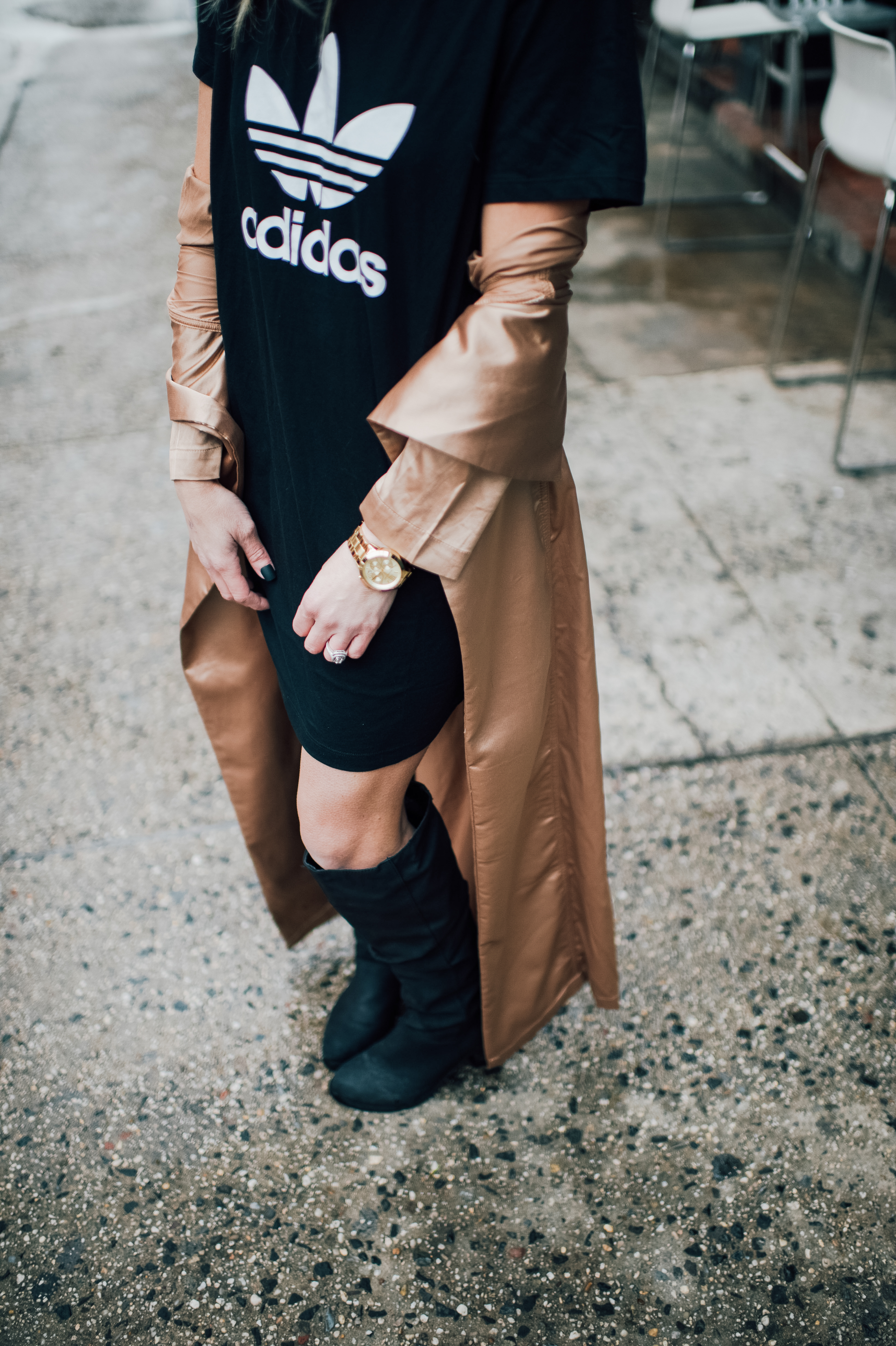 Life and style blogger, The Samantha Show, shares how to style a t-shirt dress. A t-shirt dress is an easy style to dress up or dress down.