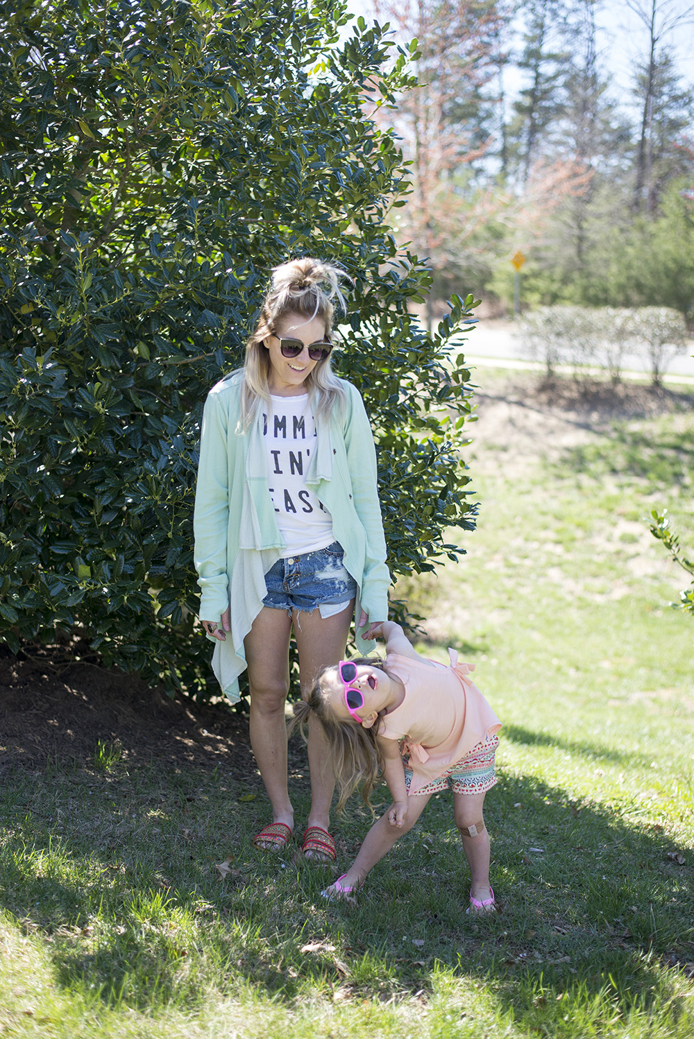 Real mom fashion: denim shorts and tops are life during spring and summer. Casual enough to wear while at the park with the kids but still cute and trendy enough to make you feel confident. 