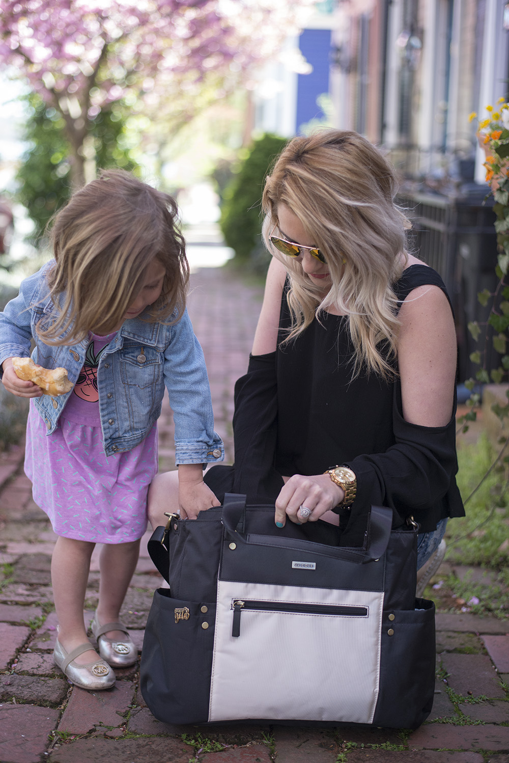 Why I still carry a diaper bag for my preschoolers. - The Samantha Show- A  Cleveland Life + Style Blog