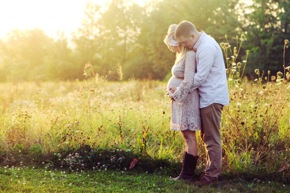 maternity photos in field at the golden hour