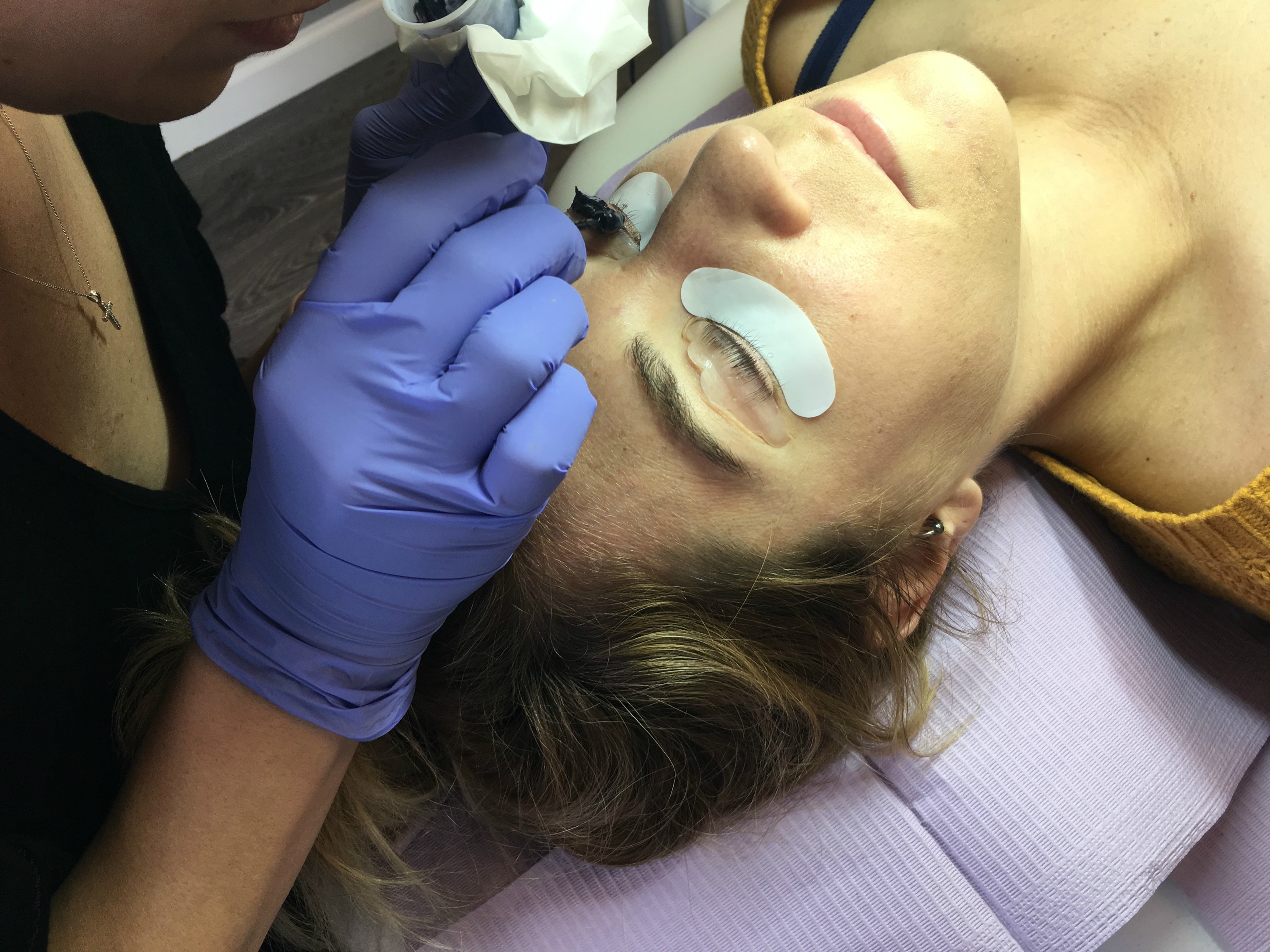 Have you been on the fence about a lash lift and tint? Life and style blogger, The Samantha Show, shares her experience with a lash lift and tint. 