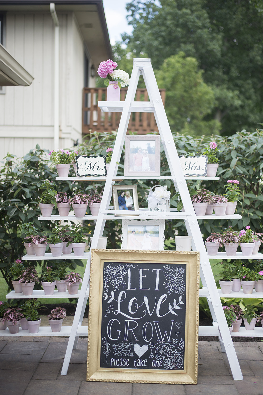 How to throw the perfect pink and gold bridal shower. Everything from DIY Glitter Wine glasses to a wine bar! 