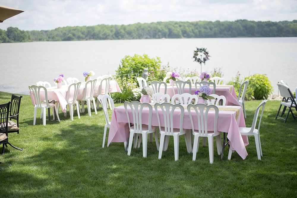 How to throw the perfect pink and gold bridal shower. Everything from DIY Glitter Wine glasses to a wine bar! 