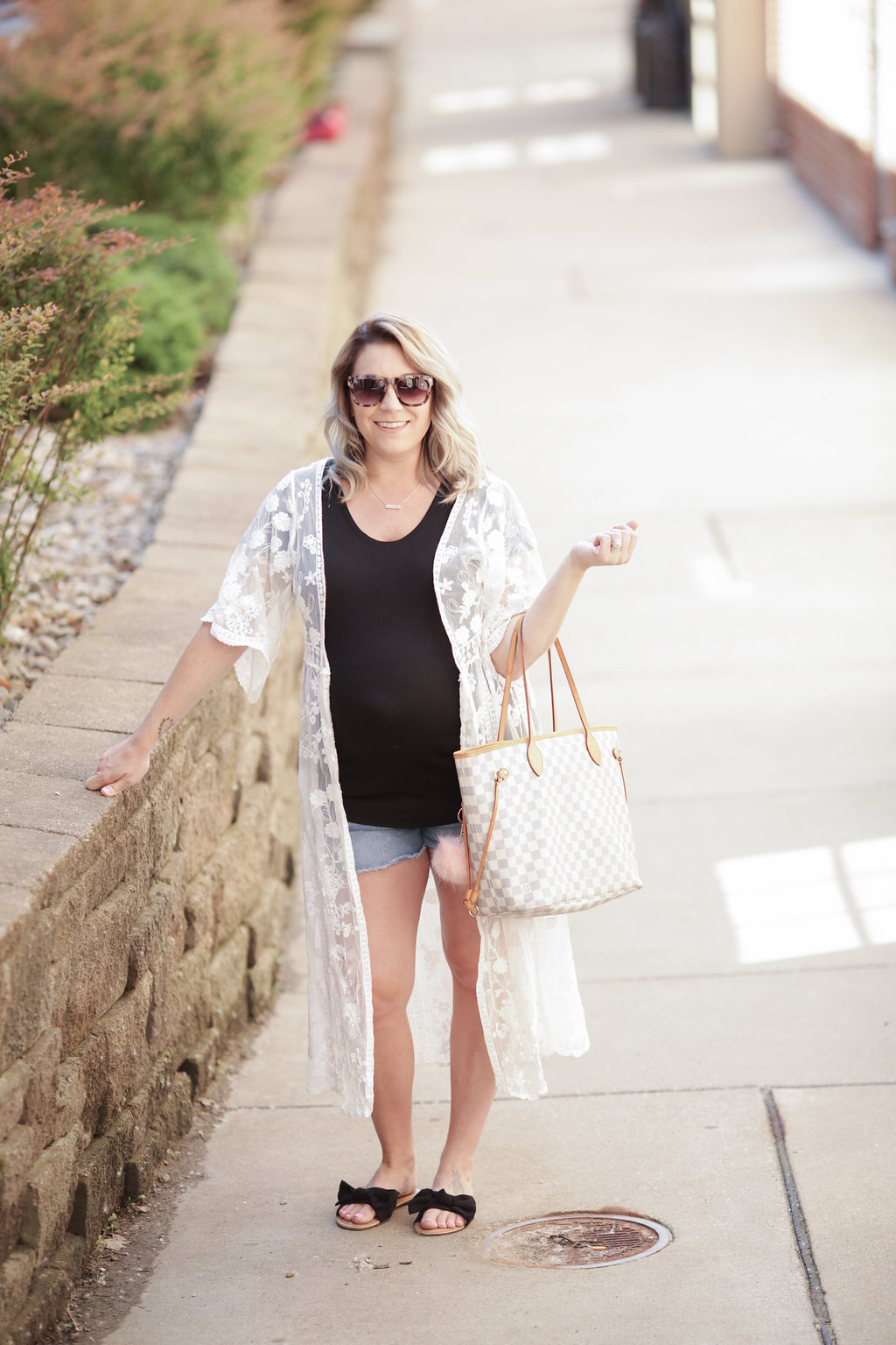 Cleveland blogger The Samantha Show shares some casual maternity outfit inspiration. 