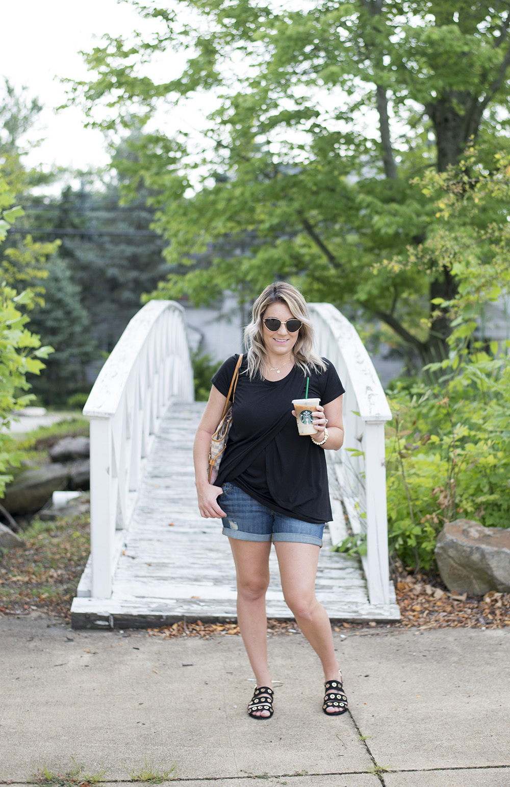 Cleveland blogger The Samantha Show shares tips for dressing your postpartum body. 