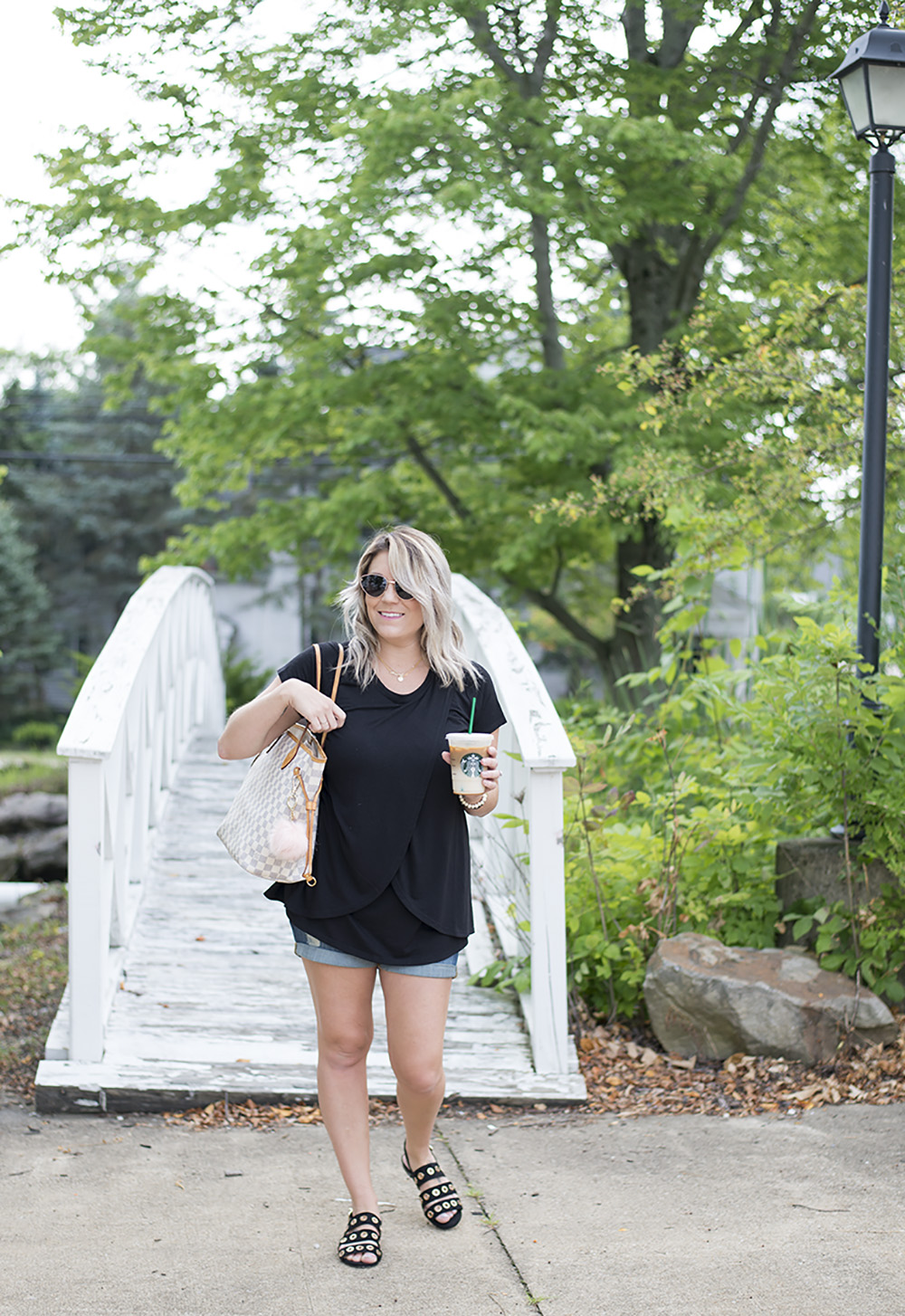 Cleveland blogger The Samantha Show shares tips for dressing your postpartum body. 