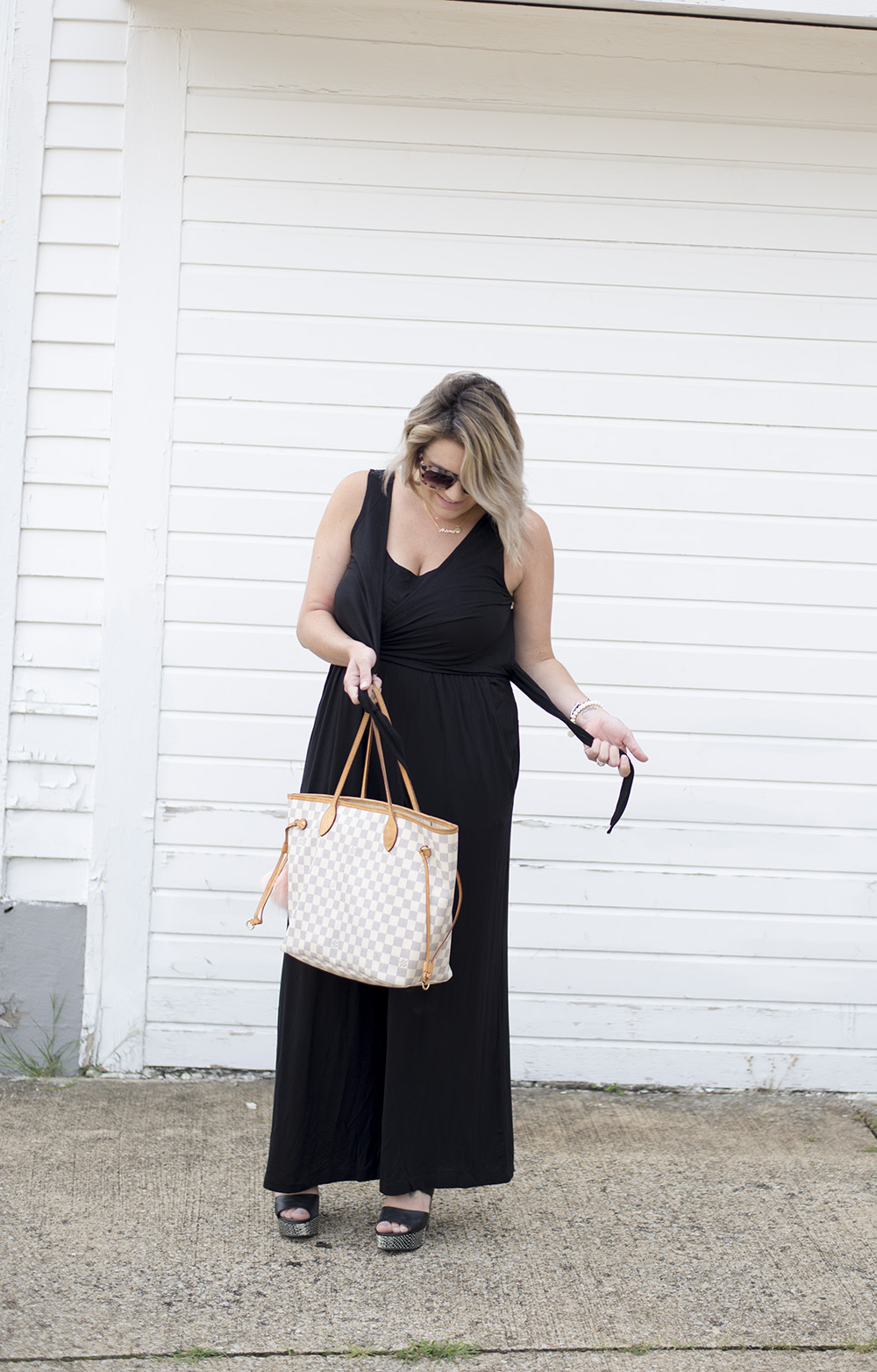 Cleveland blogger The Samantha Show shares tips for dressing your postpartum body. 