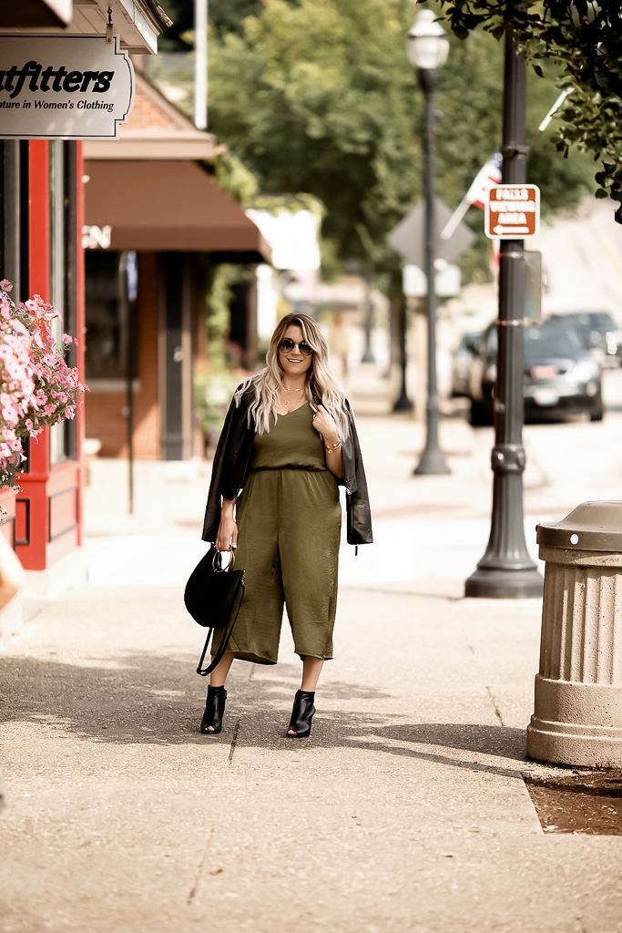 Cleveland blogger The Samantha Show shares tips for transitioning from summer to fall with jumpsuits