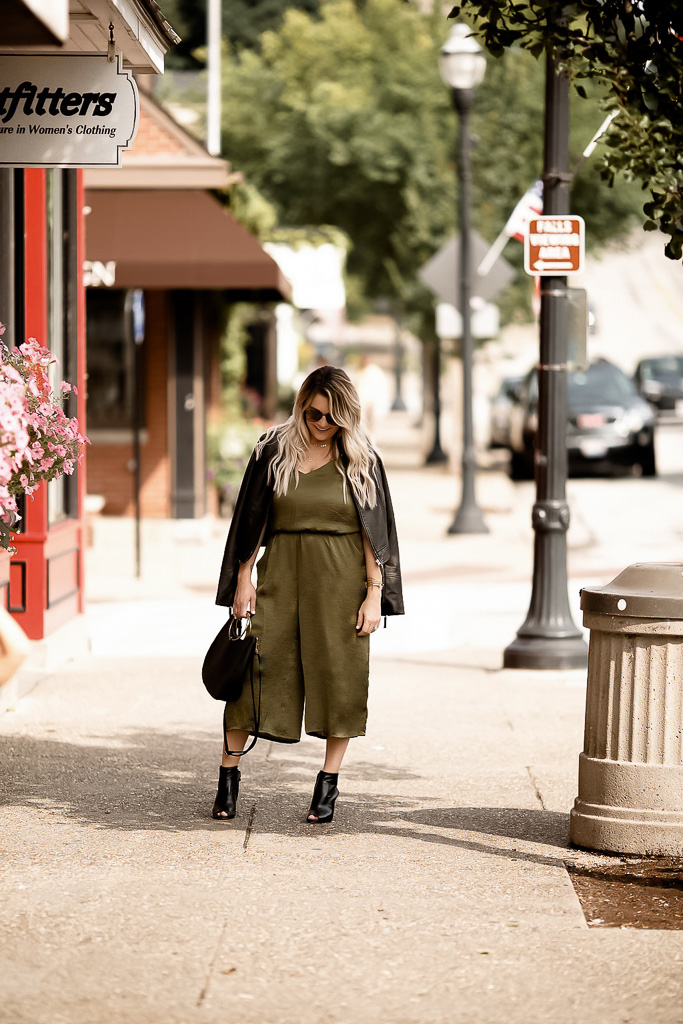 Cleveland blogger The Samantha Show shares tips for transitioning from summer to fall with jumpsuits