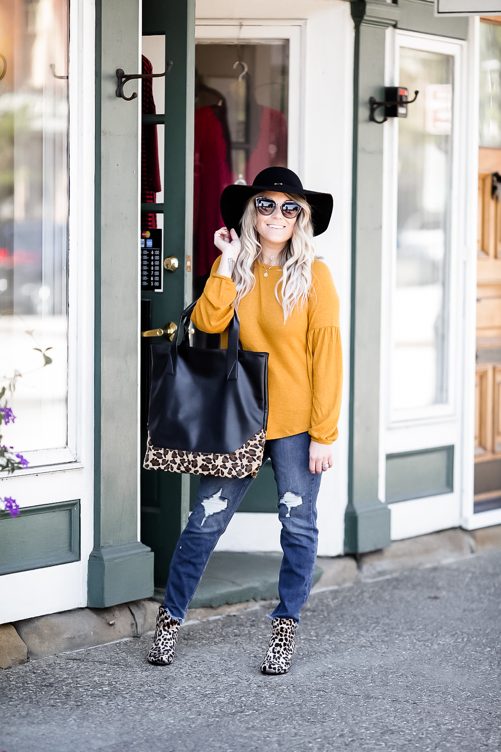 Cleveland blogger The Samantha Show shares some fall style inspiration with a classic balloon sleeve sweater.