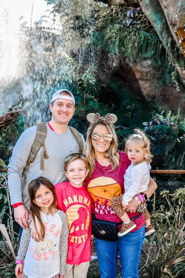 How to plan family outfits for Disney World - The Samantha Show- A  Cleveland Life + Style Blog